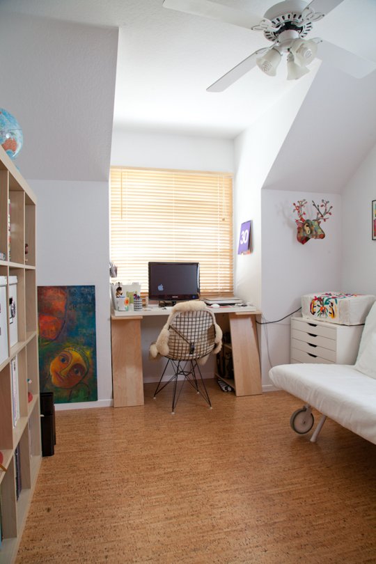 Beatriz Macias's home work space via Apartment Therapy